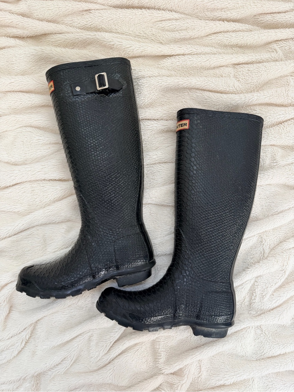 Hunter Carnaby Boa snake-embossed tall rain boots black women’s Sz 5